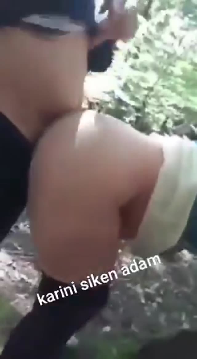 Türbanlı olgun kadına ormanda sakso çekip sikiyor kapak görseli